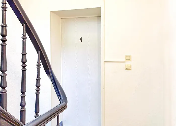 2-z N4 Fuer 5 Pers, 3 Ez Und 1db Lage, Naehe Hbf, Messe Dus