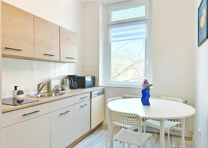 2-z N4 Fuer 5 Pers, 3 Ez Und 1db Lage, Naehe Hbf, Messe Dus